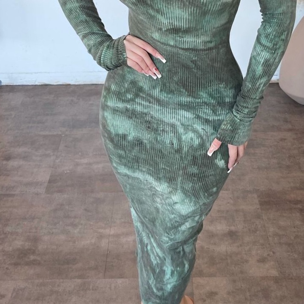SEXY MARBLE (OLIVE) MIDI DRESS - Picture 2 of 2